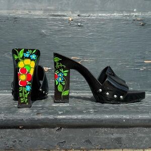 Vivienne Tam for Candie's Black wooden platform sandals with painted soles